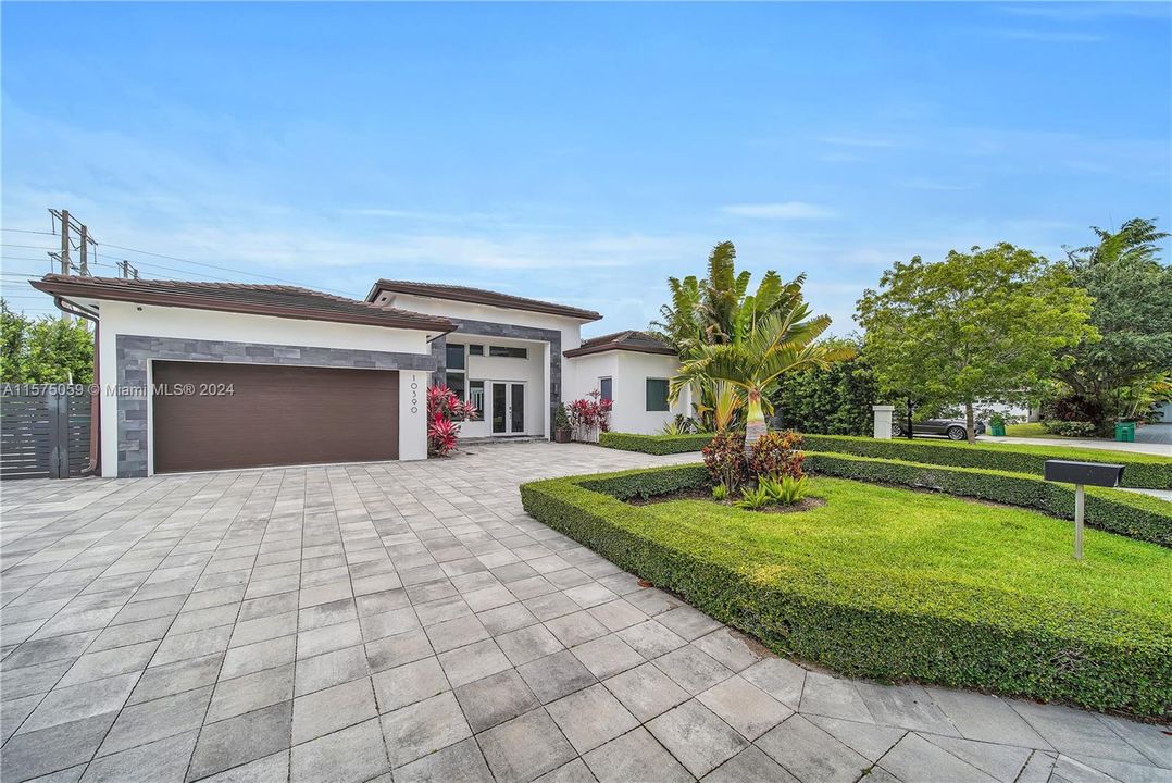 For Sale: $2,795,000 (5 beds, 6 baths, 3167 Square Feet)