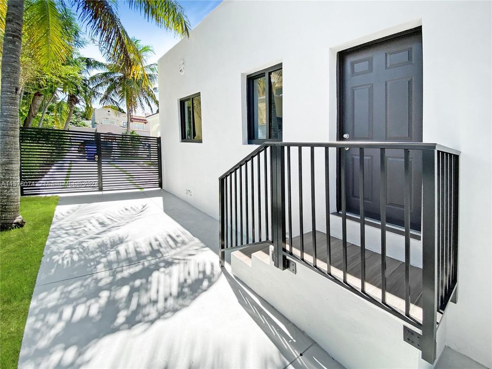 Active With Contract: $6,000 (4 beds, 3 baths, 2122 Square Feet)