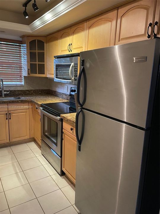 For Sale: $149,900 (1 beds, 1 baths, 650 Square Feet)
