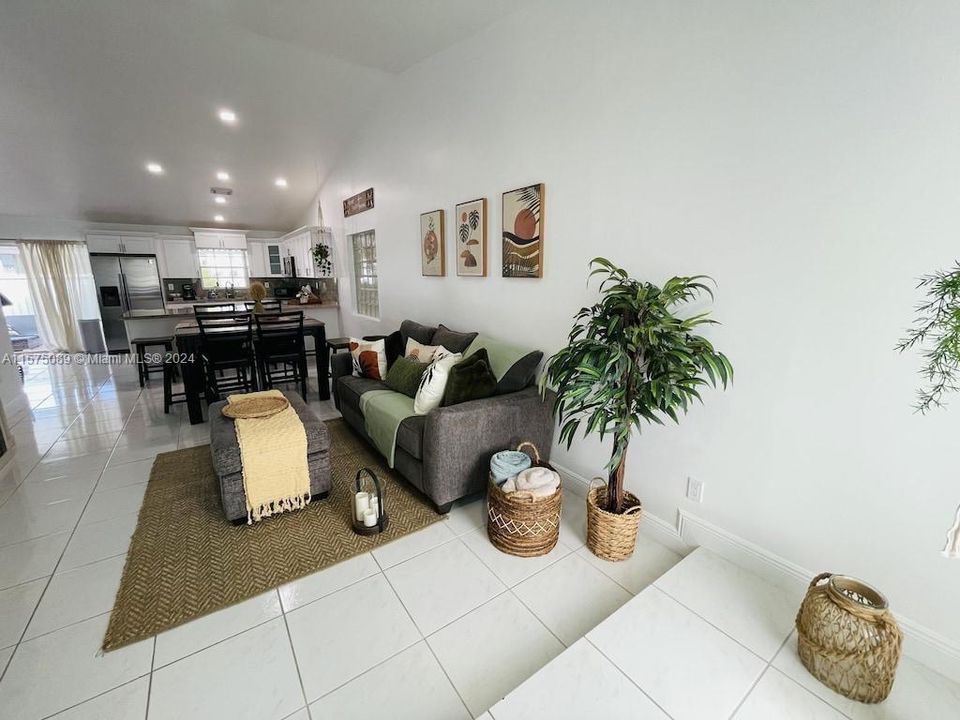Active With Contract: $599,900 (3 beds, 2 baths, 1515 Square Feet)