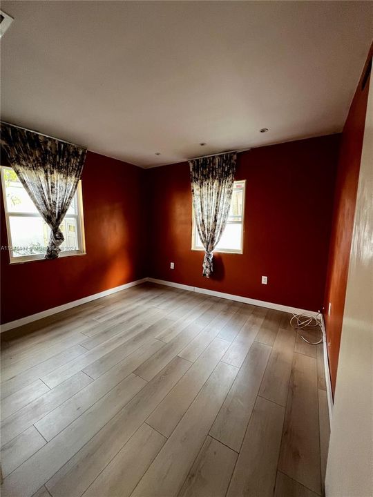 For Rent: $2,300 (1 beds, 1 baths, 560 Square Feet)