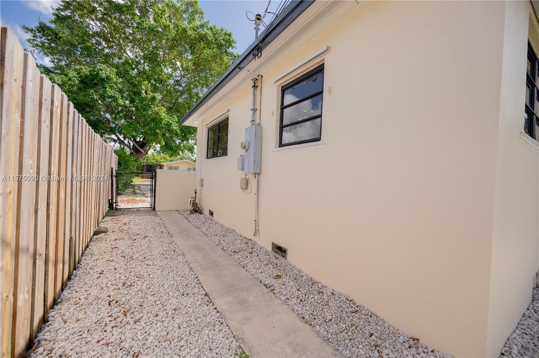 Active With Contract: $499,000 (3 beds, 2 baths, 1020 Square Feet)