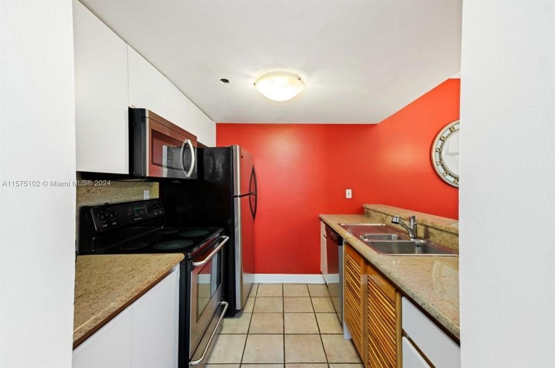 For Sale: $525,000 (1 beds, 1 baths, 730 Square Feet)