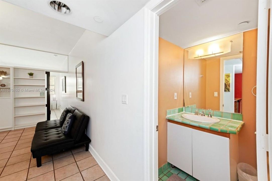 For Sale: $510,000 (1 beds, 1 baths, 730 Square Feet)