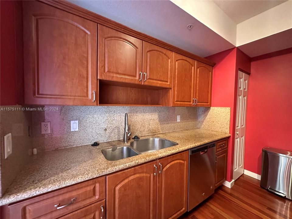 For Rent: $3,200 (2 beds, 2 baths, 1053 Square Feet)