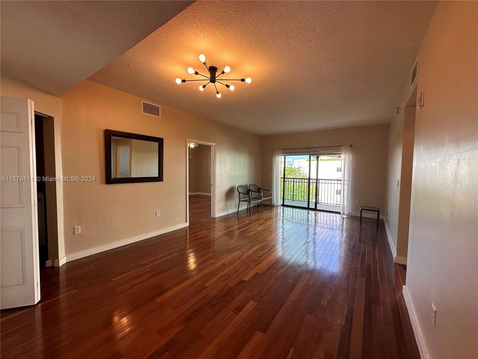 For Rent: $3,200 (2 beds, 2 baths, 1053 Square Feet)