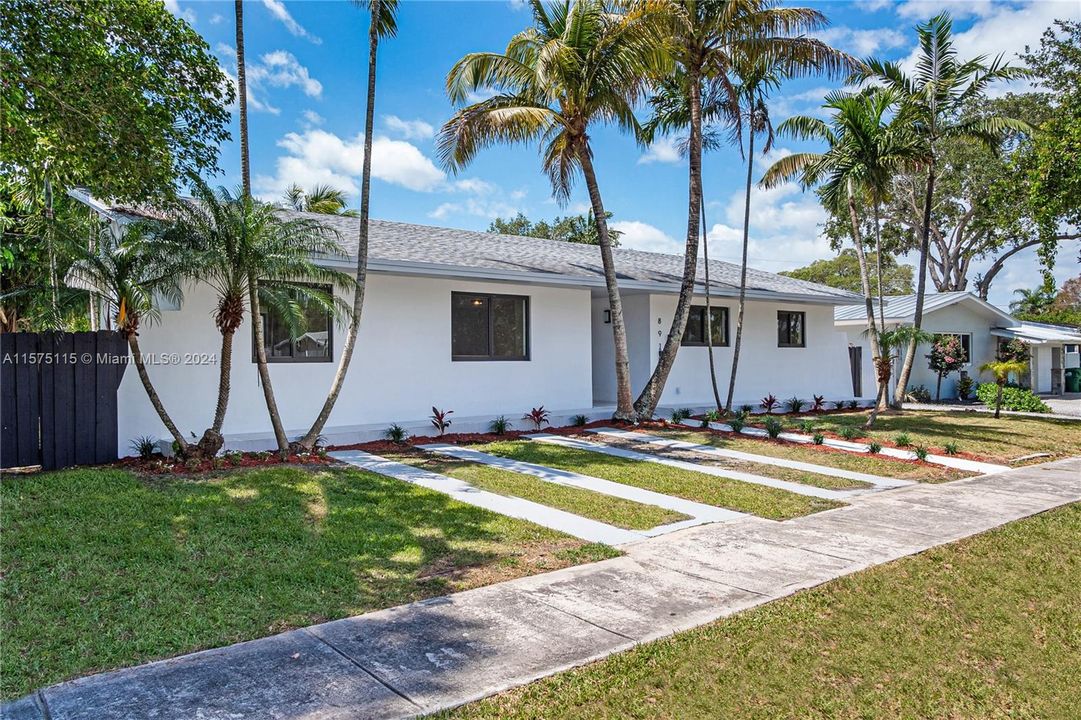 Active With Contract: $699,995 (4 beds, 2 baths, 1815 Square Feet)