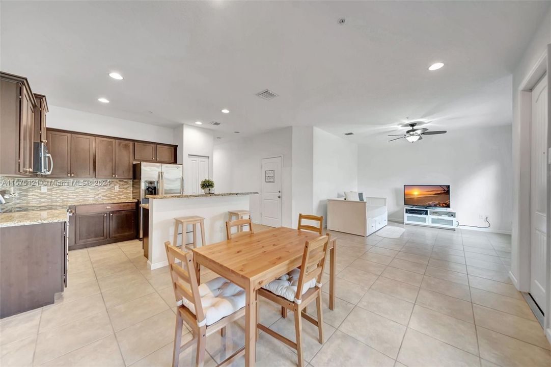 Recently Sold: $497,000 (3 beds, 2 baths, 2037 Square Feet)