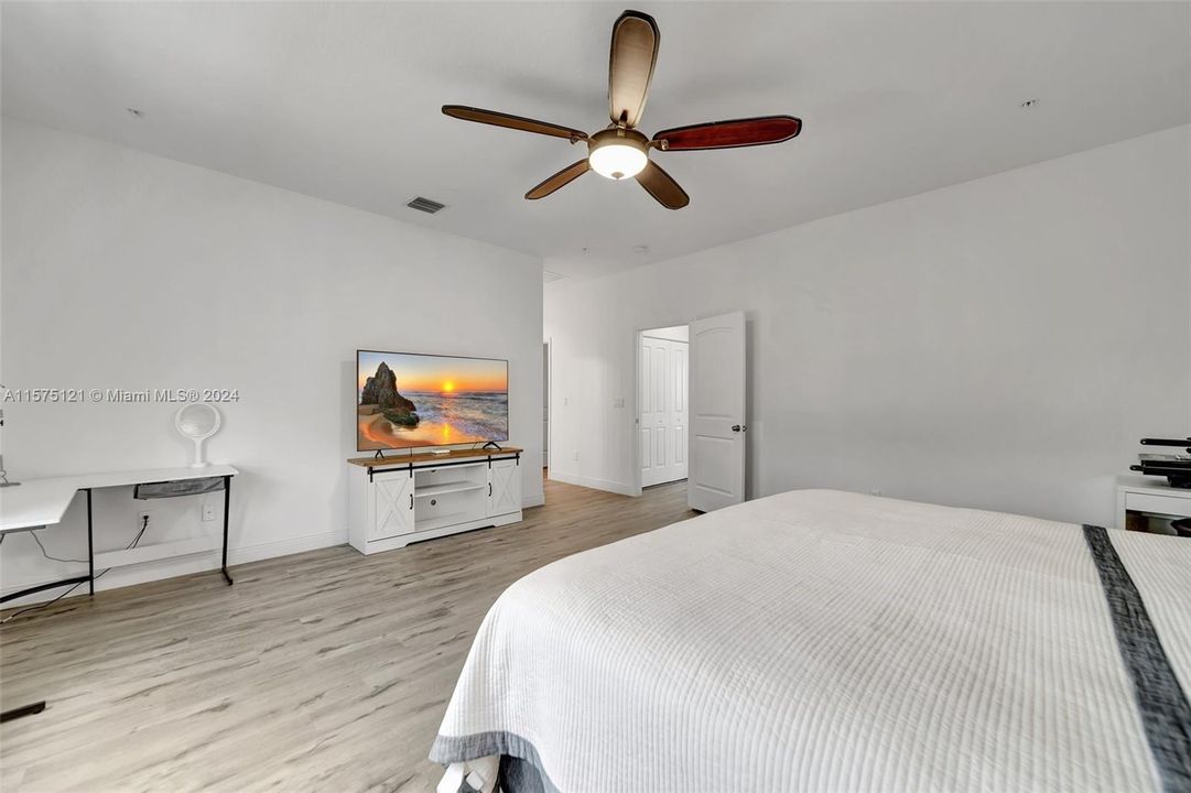 Active With Contract: $497,000 (3 beds, 2 baths, 2037 Square Feet)