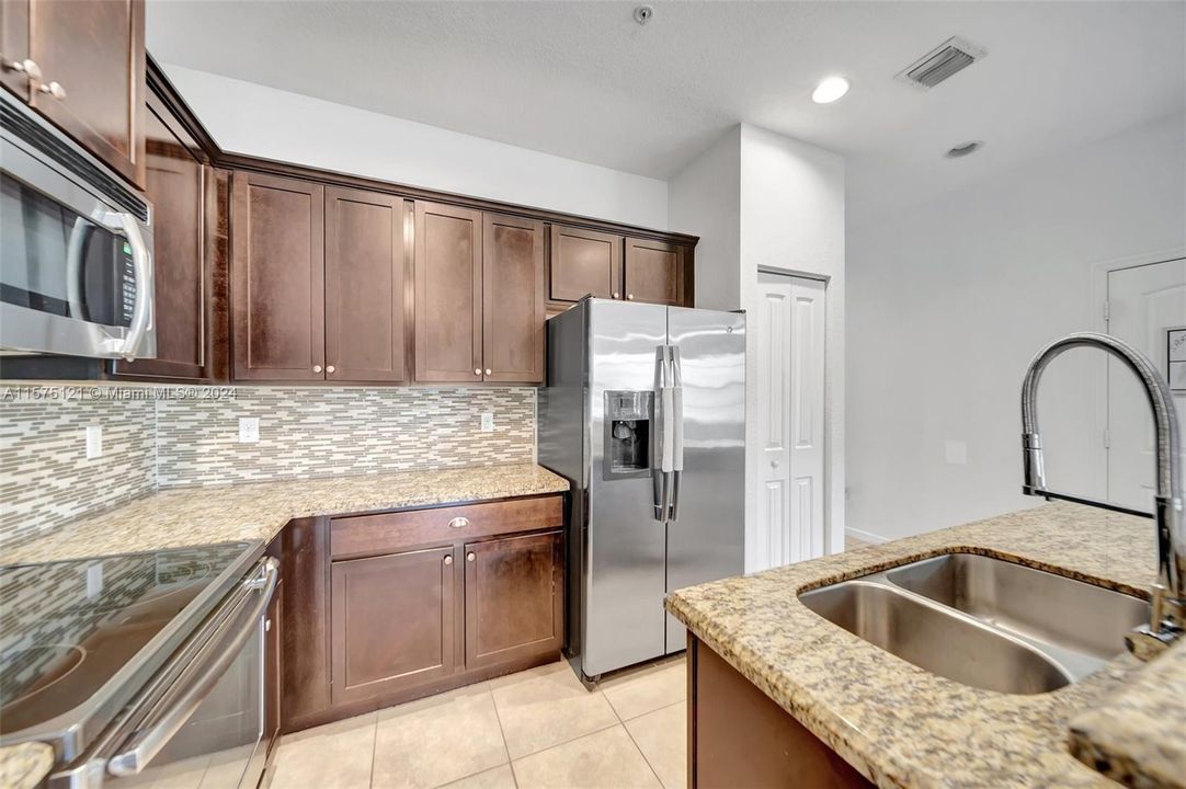 Active With Contract: $497,000 (3 beds, 2 baths, 2037 Square Feet)