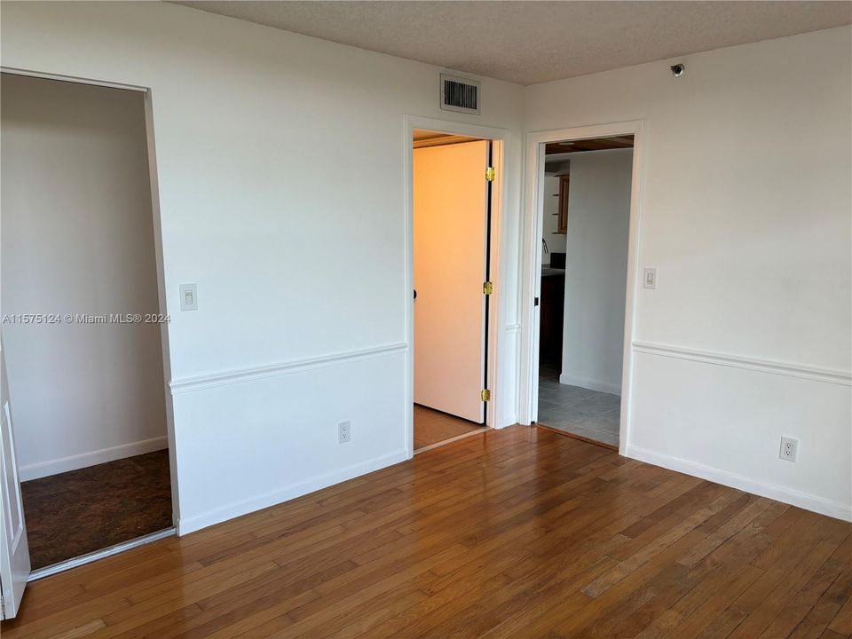 For Sale: $347,500 (2 beds, 2 baths, 1130 Square Feet)