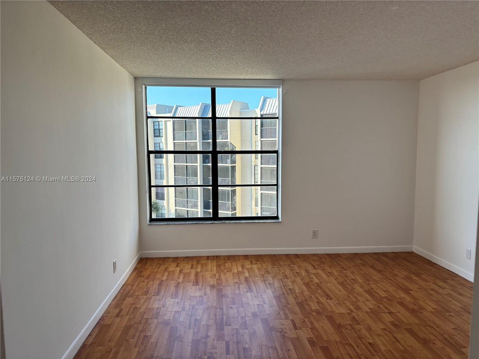 For Sale: $347,500 (2 beds, 2 baths, 1130 Square Feet)