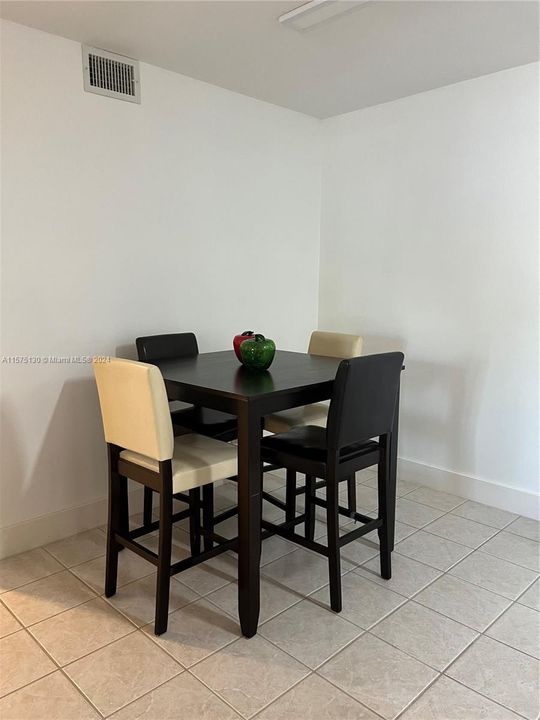 For Sale: $285,000 (2 beds, 2 baths, 1018 Square Feet)