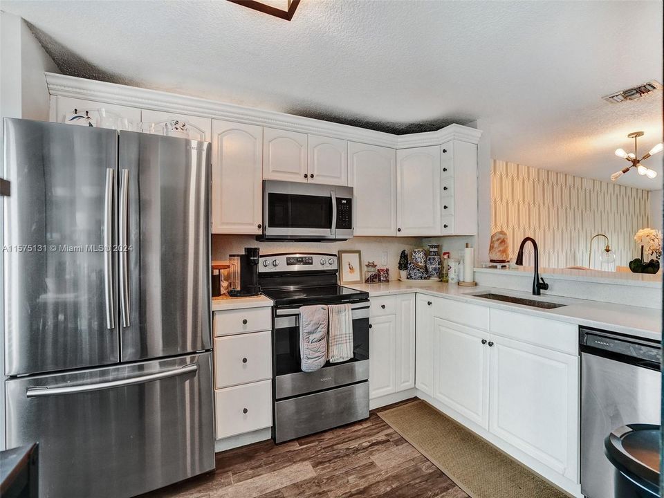 For Sale: $435,000 (2 beds, 2 baths, 1216 Square Feet)