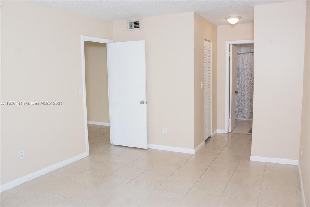 Recently Rented: $1,850 (1 beds, 1 baths, 712 Square Feet)