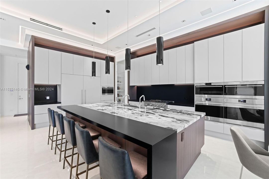 For Sale: $17,900,000 (6 beds, 6 baths, 7502 Square Feet)