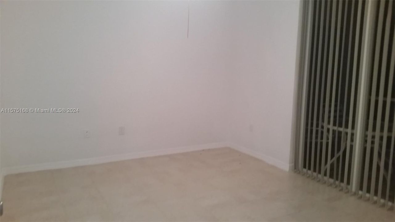 For Rent: $1,800 (1 beds, 1 baths, 716 Square Feet)