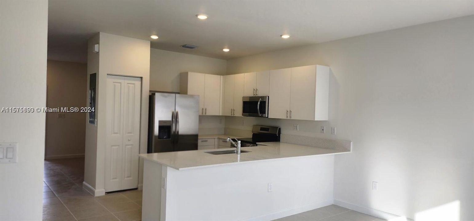 For Rent: $2,550 (3 beds, 2 baths, 1393 Square Feet)
