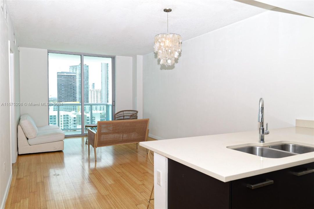 Active With Contract: $2,700 (1 beds, 1 baths, 693 Square Feet)