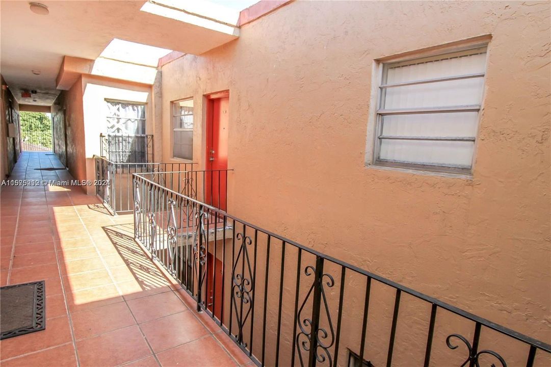 Active With Contract: $2,100 (2 beds, 2 baths, 840 Square Feet)