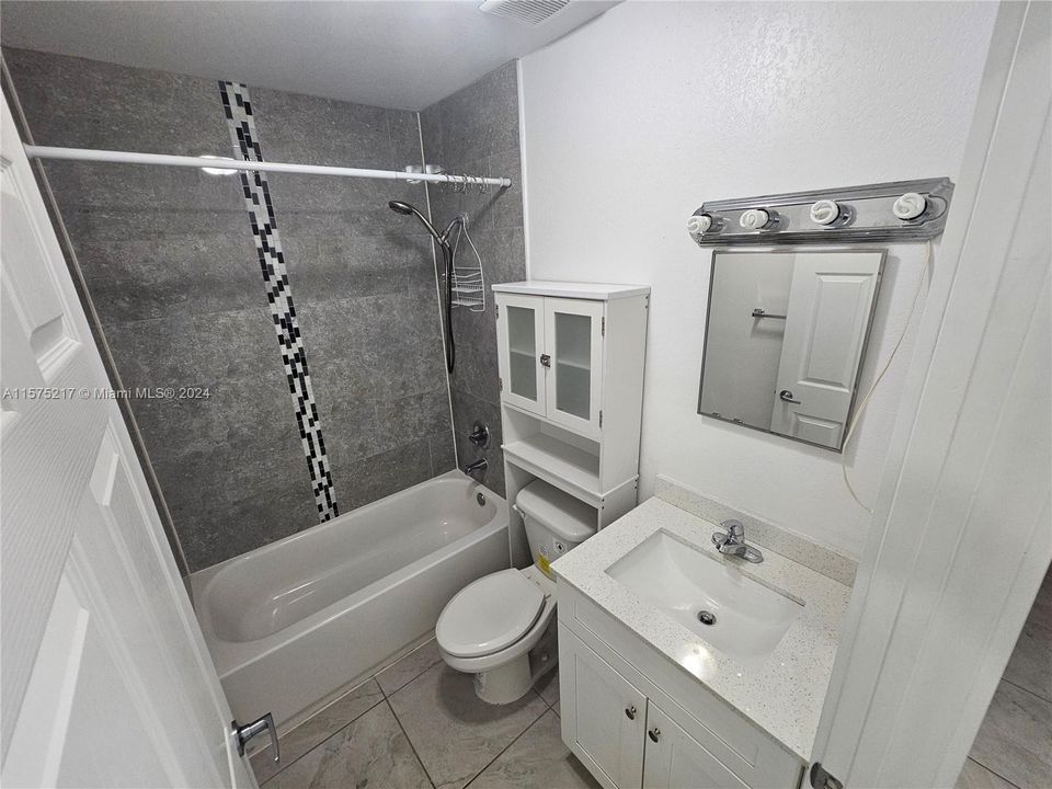 待售: $615,000 (4 贝兹, 2 浴室, 1562 平方英尺)