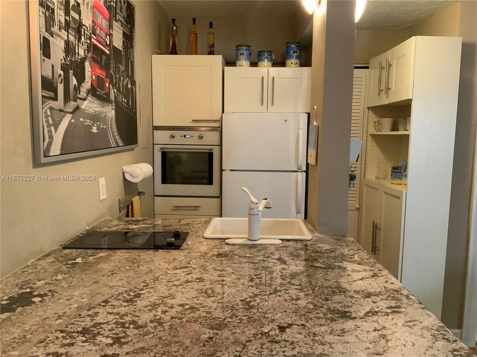 For Rent: $1,800 (0 beds, 1 baths, 390 Square Feet)