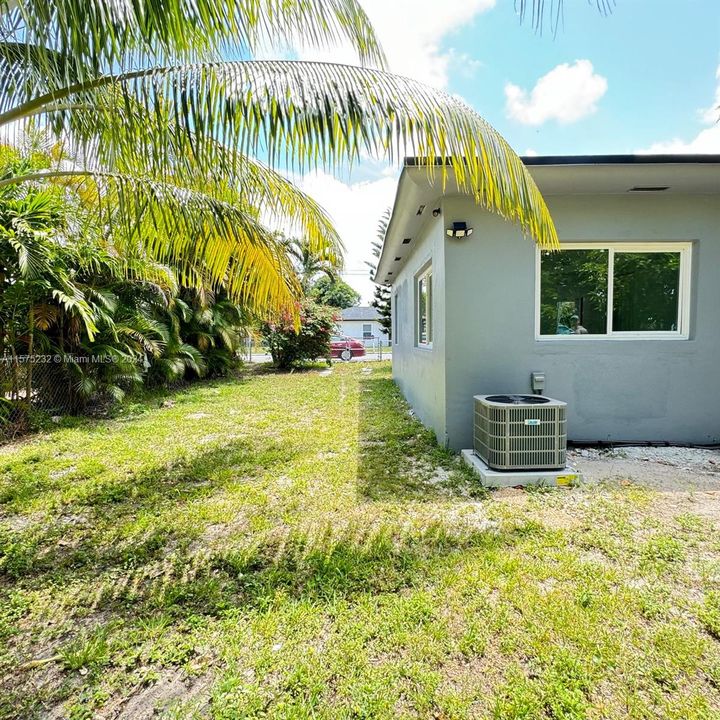 For Sale: $499,900 (3 beds, 2 baths, 1014 Square Feet)