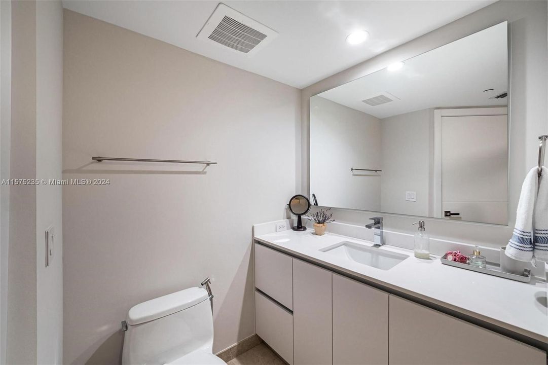 For Sale: $1,350,000 (2 beds, 2 baths, 1505 Square Feet)