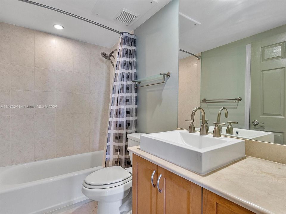 For Sale: $589,000 (2 beds, 2 baths, 1330 Square Feet)