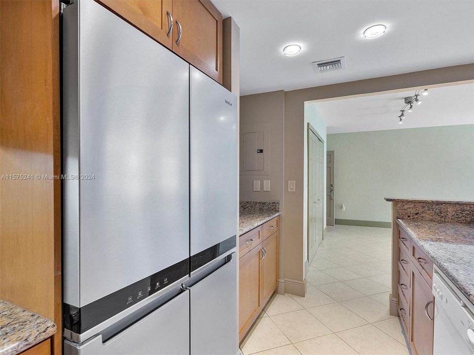 For Sale: $589,000 (2 beds, 2 baths, 1330 Square Feet)