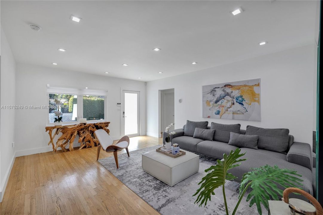 For Sale: $1,995,000 (4 beds, 3 baths, 3181 Square Feet)