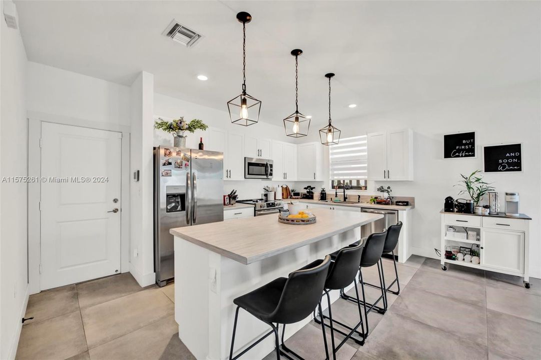 For Sale: $899,000 (4 beds, 2 baths, 2870 Square Feet)