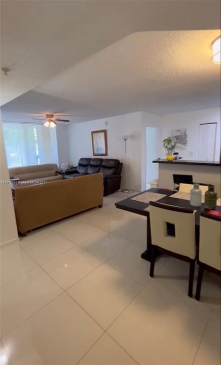 Active With Contract: $2,300 (2 beds, 2 baths, 966 Square Feet)