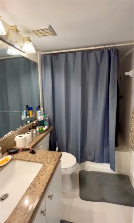 Active With Contract: $2,300 (2 beds, 2 baths, 966 Square Feet)