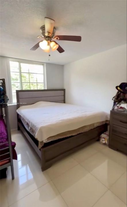 Active With Contract: $2,300 (2 beds, 2 baths, 966 Square Feet)