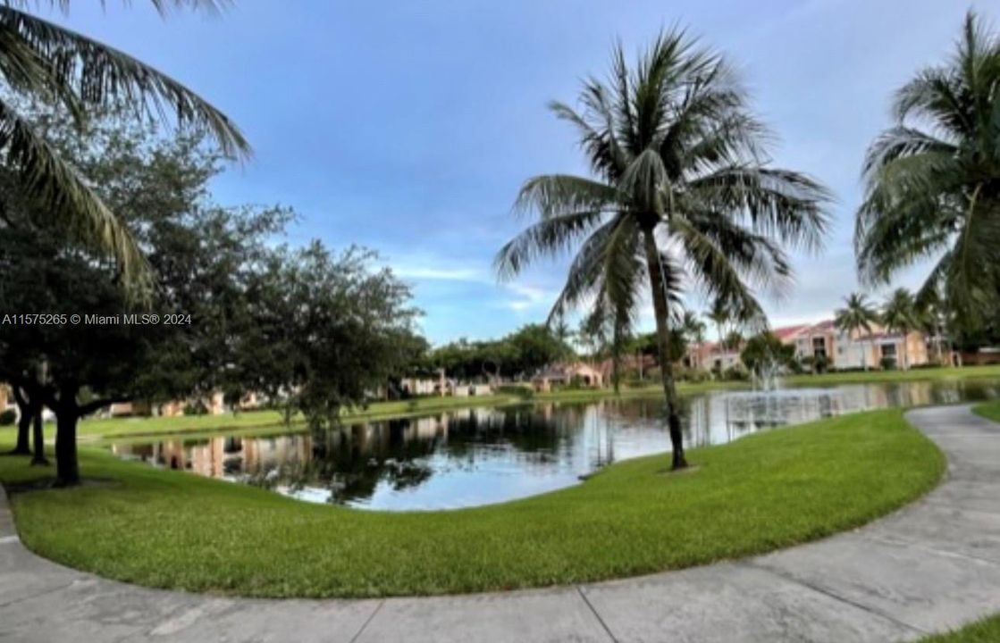 Active With Contract: $2,300 (2 beds, 2 baths, 966 Square Feet)