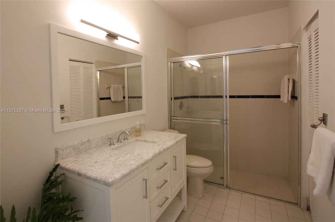 合同活跃: $3,200 (2 贝兹, 2 浴室, 1404 平方英尺)