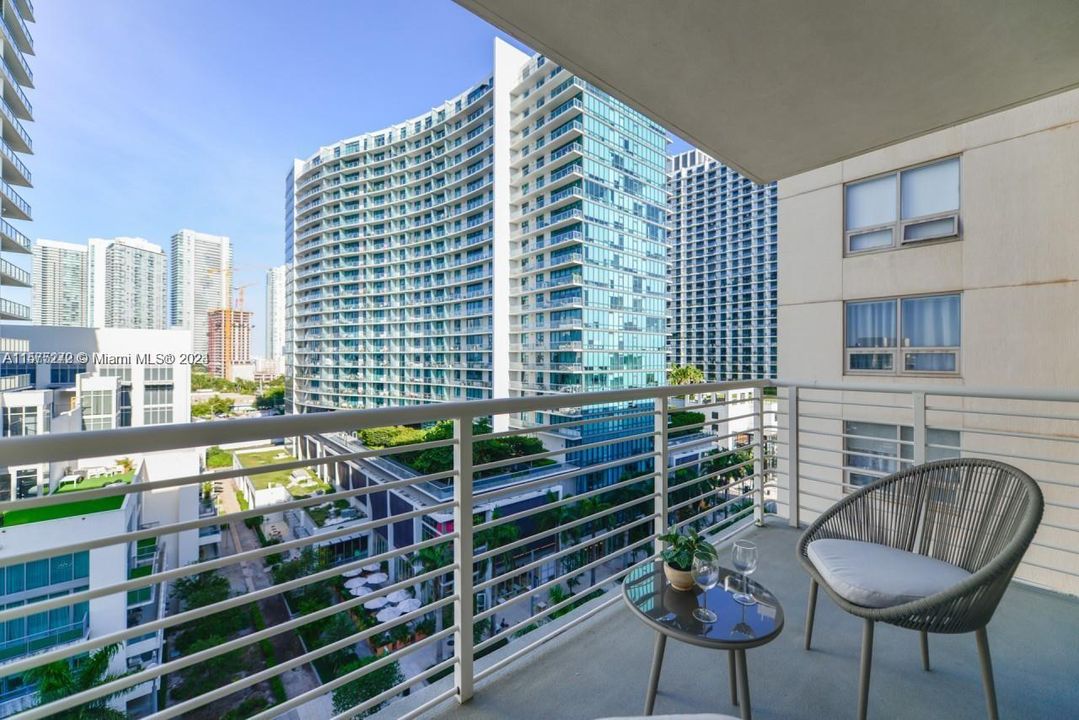 For Sale: $615,000 (2 beds, 2 baths, 1205 Square Feet)