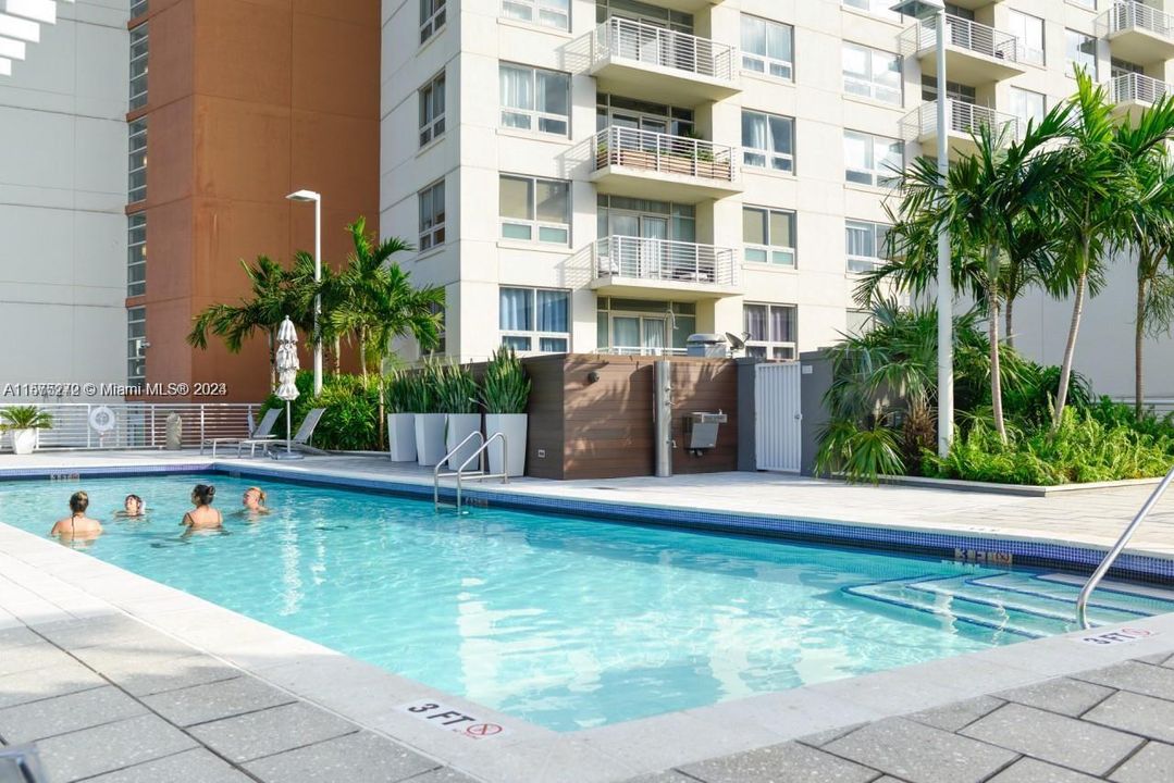 For Sale: $615,000 (2 beds, 2 baths, 1205 Square Feet)