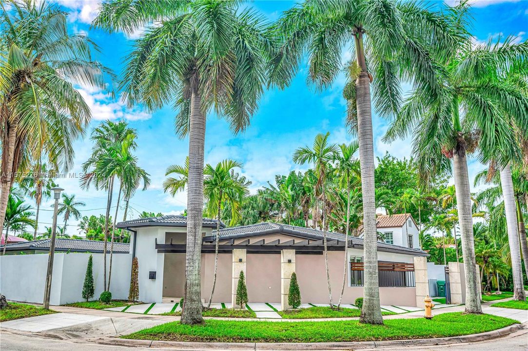 For Sale: $3,400,000 (4 beds, 4 baths, 2186 Square Feet)