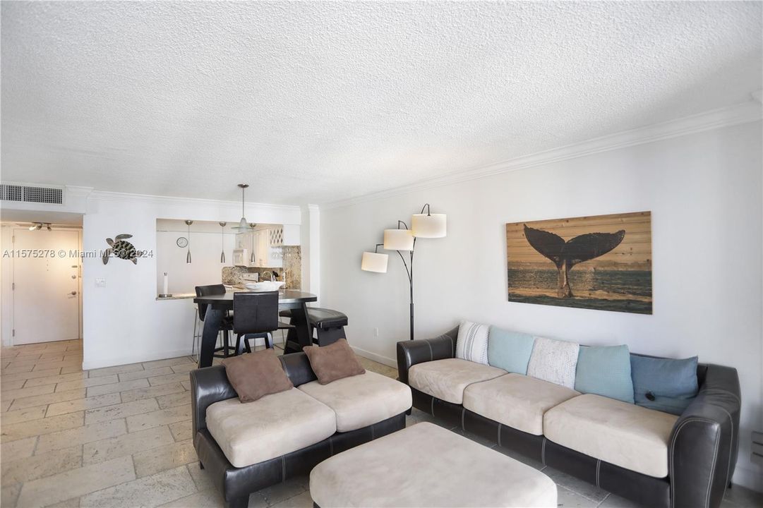 For Sale: $490,000 (1 beds, 2 baths, 824 Square Feet)