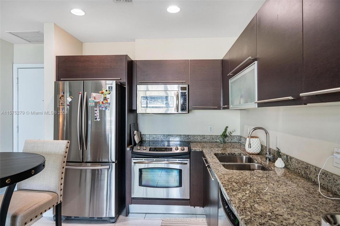 For Sale: $495,000 (1 beds, 1 baths, 639 Square Feet)