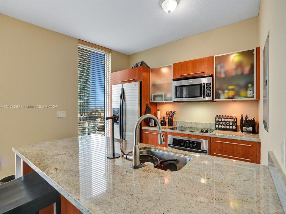 For Sale: $342,000 (0 beds, 1 baths, 580 Square Feet)