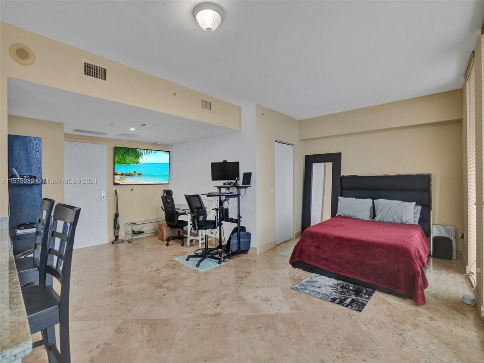 For Sale: $341,000 (0 beds, 1 baths, 580 Square Feet)