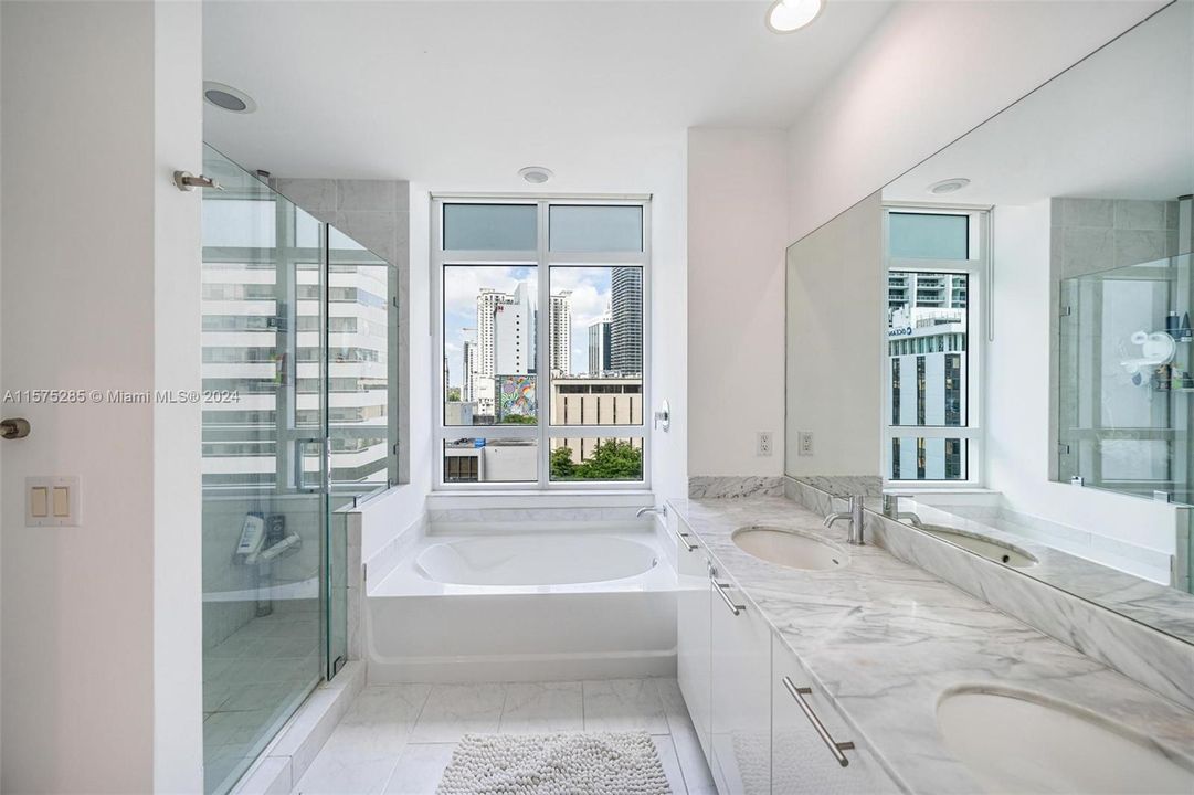 For Sale: $835,000 (2 beds, 2 baths, 1289 Square Feet)