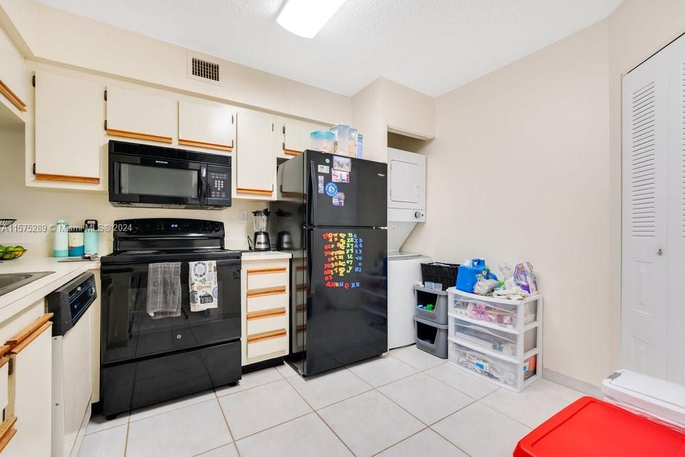 For Sale: $350,000 (2 beds, 2 baths, 1224 Square Feet)