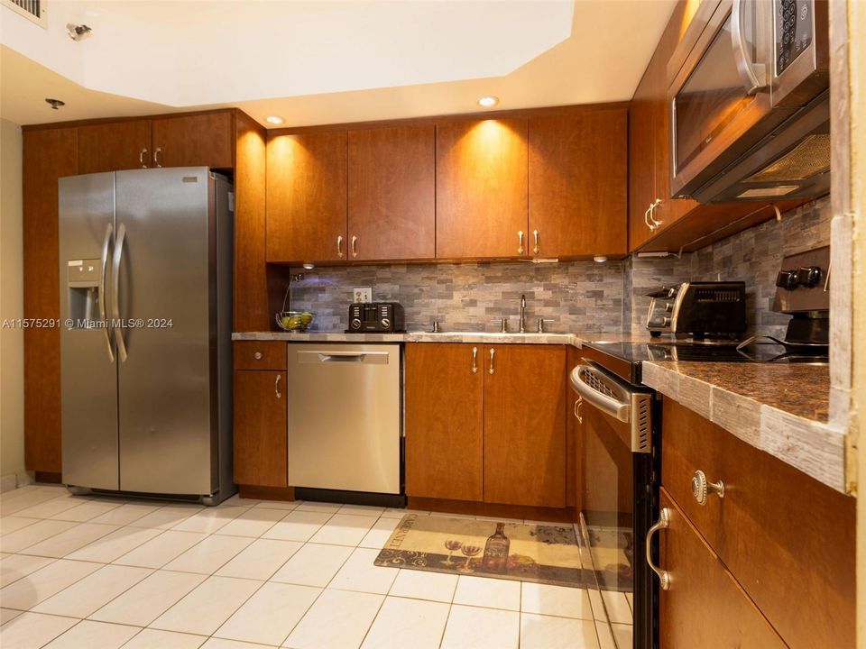 For Sale: $235,000 (2 beds, 2 baths, 1164 Square Feet)