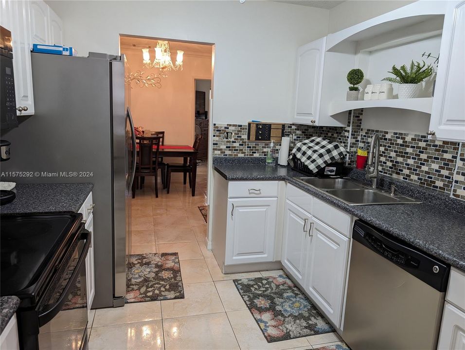 For Sale: $390,000 (2 beds, 2 baths, 1452 Square Feet)