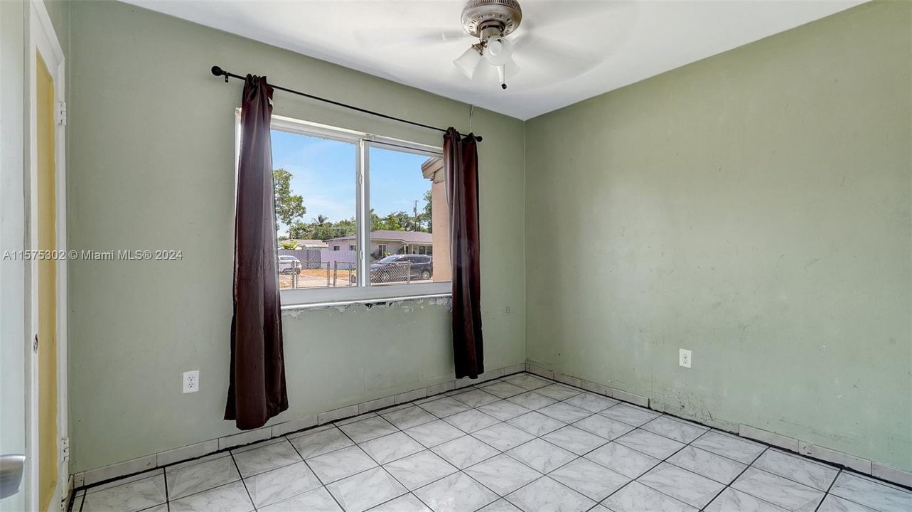 For Sale: $450,000 (4 beds, 2 baths, 1175 Square Feet)