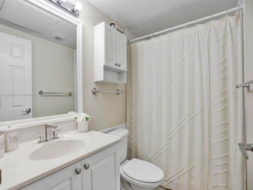 For Rent: $2,750 (1 beds, 1 baths, 745 Square Feet)